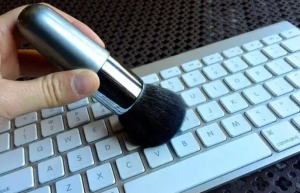 电脑使用时间太长如何清理电脑灰尘-帽帽电脑网